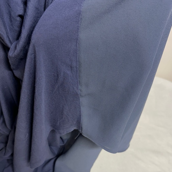 LOFT Chic Women's Navy Long Sleeve Tee Lightweight - Picture 8 of 8